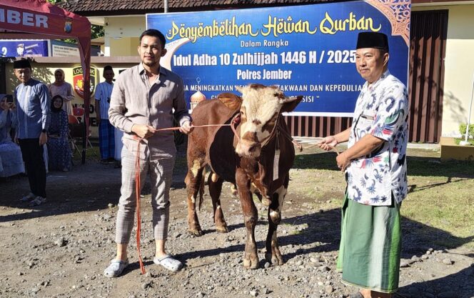 
					Polres Jember Sumbang Sapi Qurban untuk Warga di PCNU Kencong