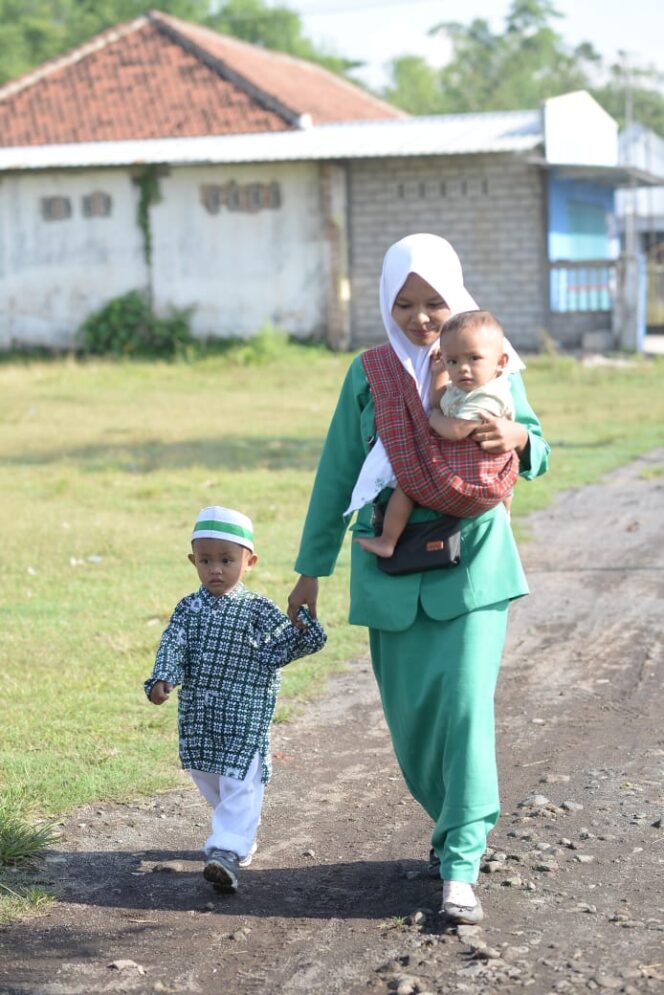 
					Satu Keluarga, Satu Semangat Santri, Kisah Keluarga Nurma di Upacara Hari Santri Nasional