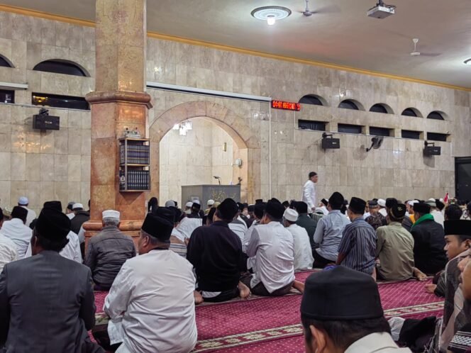 
					Ribuan Jamaah NU, Di Muhammadiyahkan oleh satu orang di acara Mujahadah Kubro