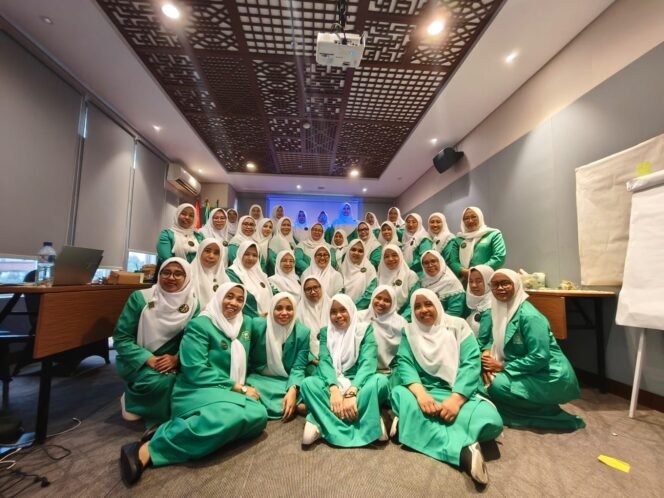 
					FASILITATOR FATAYAT NU JAWA TIMUR PERKUAT KADERISASI MELALUI KEGIATAN REFRESHMENT DI SURABAYA