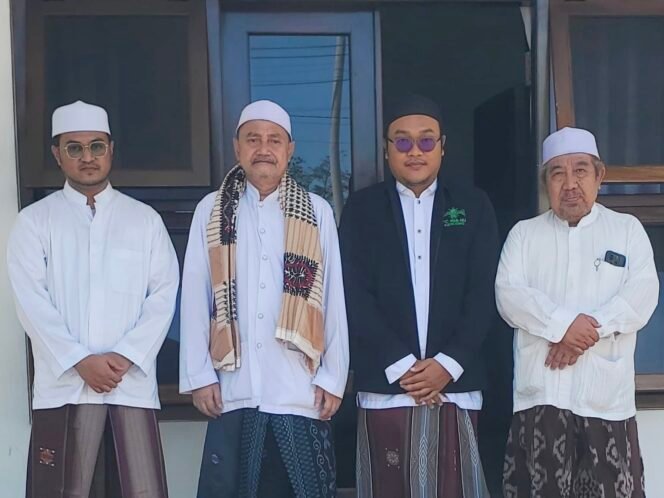 
					Pererat Ukhuwah, Cicit Syaikhona Kholil Safari ke RMI PCNU Kencong Gagas Wadah Pemersatu Alumni Pesantren Nusantara