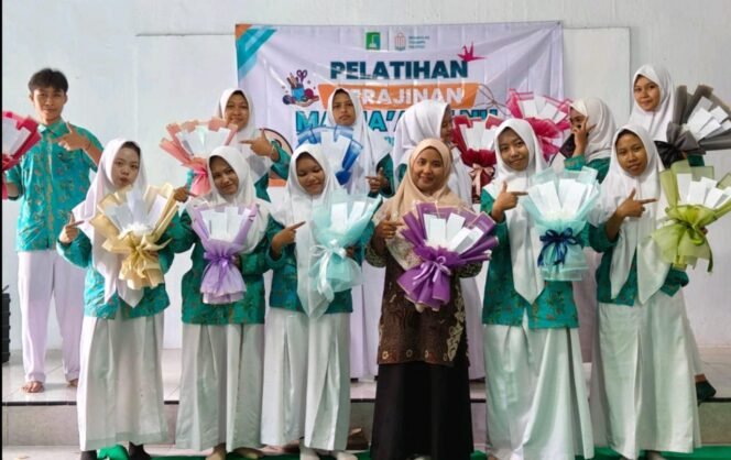 
					DARI PUBLIC SPEAKING HINGGA AI: MA MA’ARIF NU (YUNISMA) Bekali Siswa dengan Ketrampilan Masa Depan.