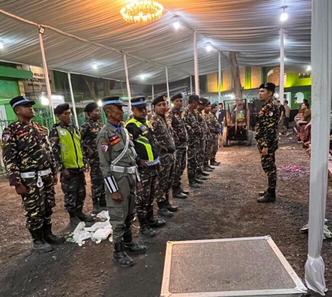 
					Satkorcab Banser Kencong Amankan Haul ke-33 KH. Jauhari Zawawi, Wujud Khidmah Melayani Ulama dan Jamaah