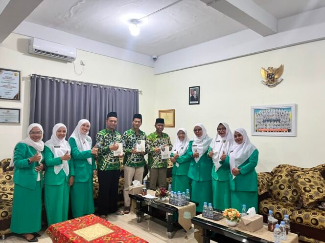 
					Perkuat Sinergi Pendidikan dan Kerukunan, PC Fatayat NU Kencong Safari Silaturrahmi ke Kemenag dan Diskominfo Jember