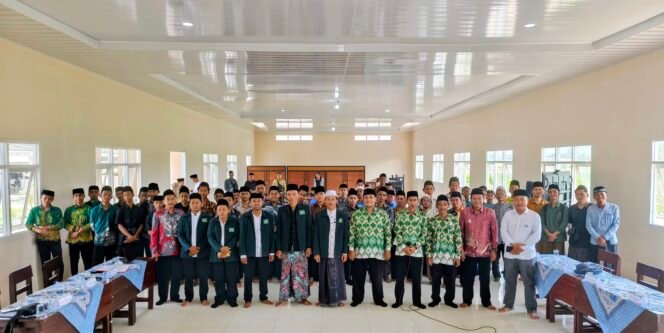 
					Pelatihan Remaja Masjid dan Musholla, Peserta dibimbing Produksi Konten Berbasis AI