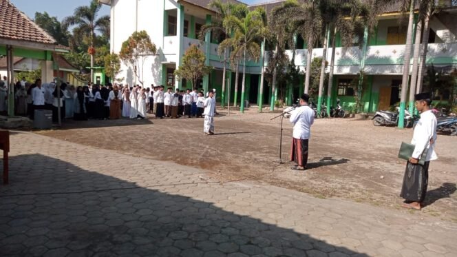 
					Ratusan Siswa dan Guru YPI Walisongo Tegalwangi Khidmat Ikuti Upacara Hari Santri 2026