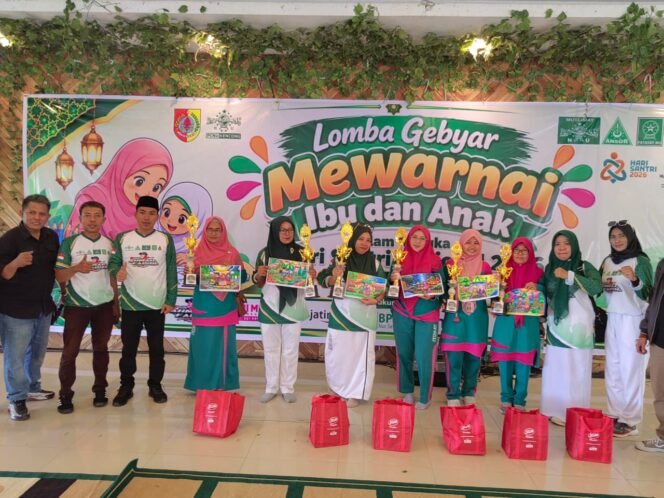 
					Semarak Hari Santri Nasional 2026, Gebyar Mewarnai Ibu dan Anak NU Kencong Diikuti Ribuan Peserta